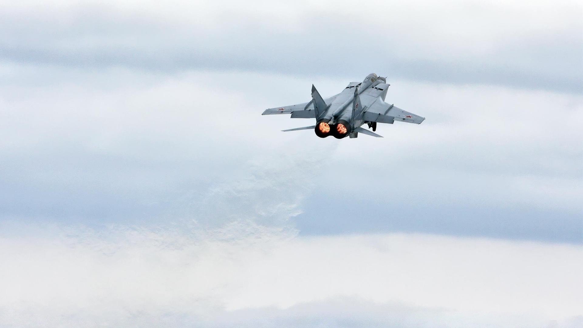 篮球专项技能训练中的动作连贯性分析,篮球运球连贯动作