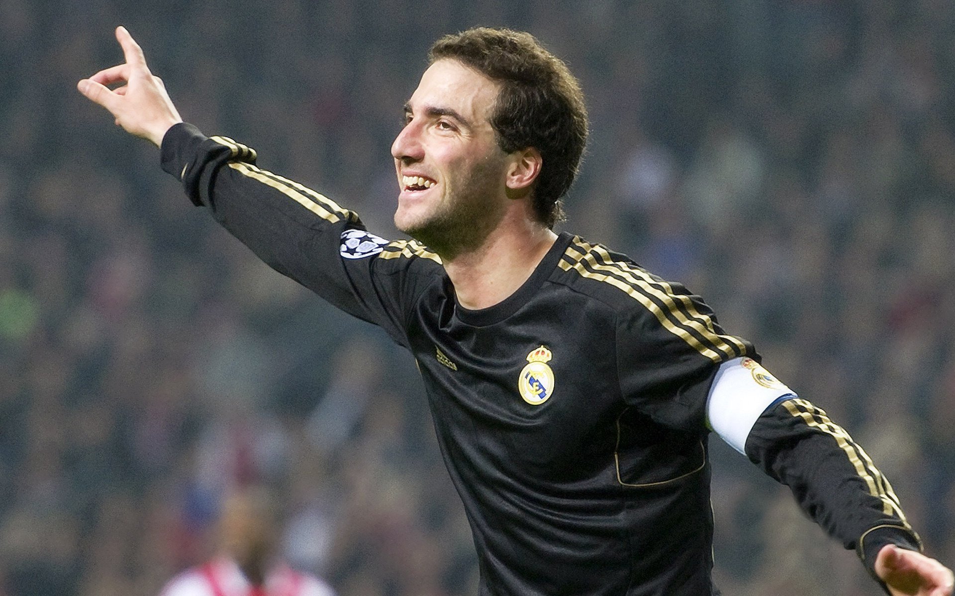 勒沃库森边中结合打出犀利进攻，勒沃库森比赛视频聚胜顽球汇